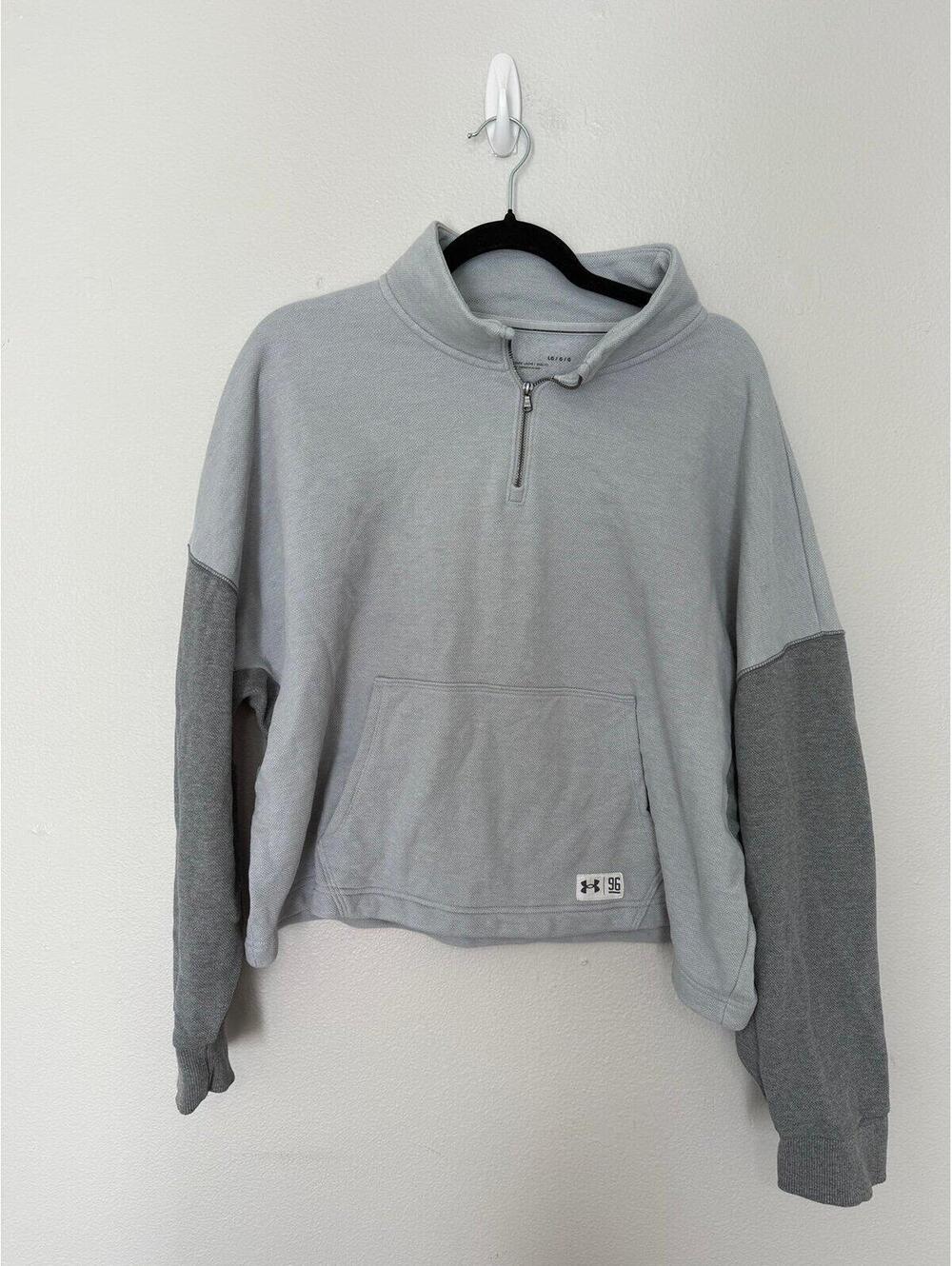 Under armour cropped 1/4 zip size large 
Small stain on front pocket